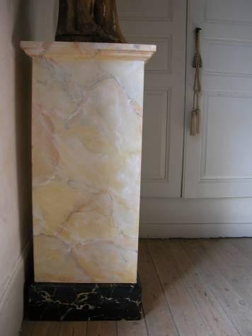 Colonne en faux marbre